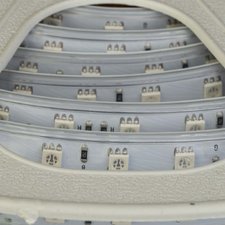 Светодиодная лента AVT 60LED/м RGB 220V герметичная smd5050 8Вт/м IP65 15х7mm